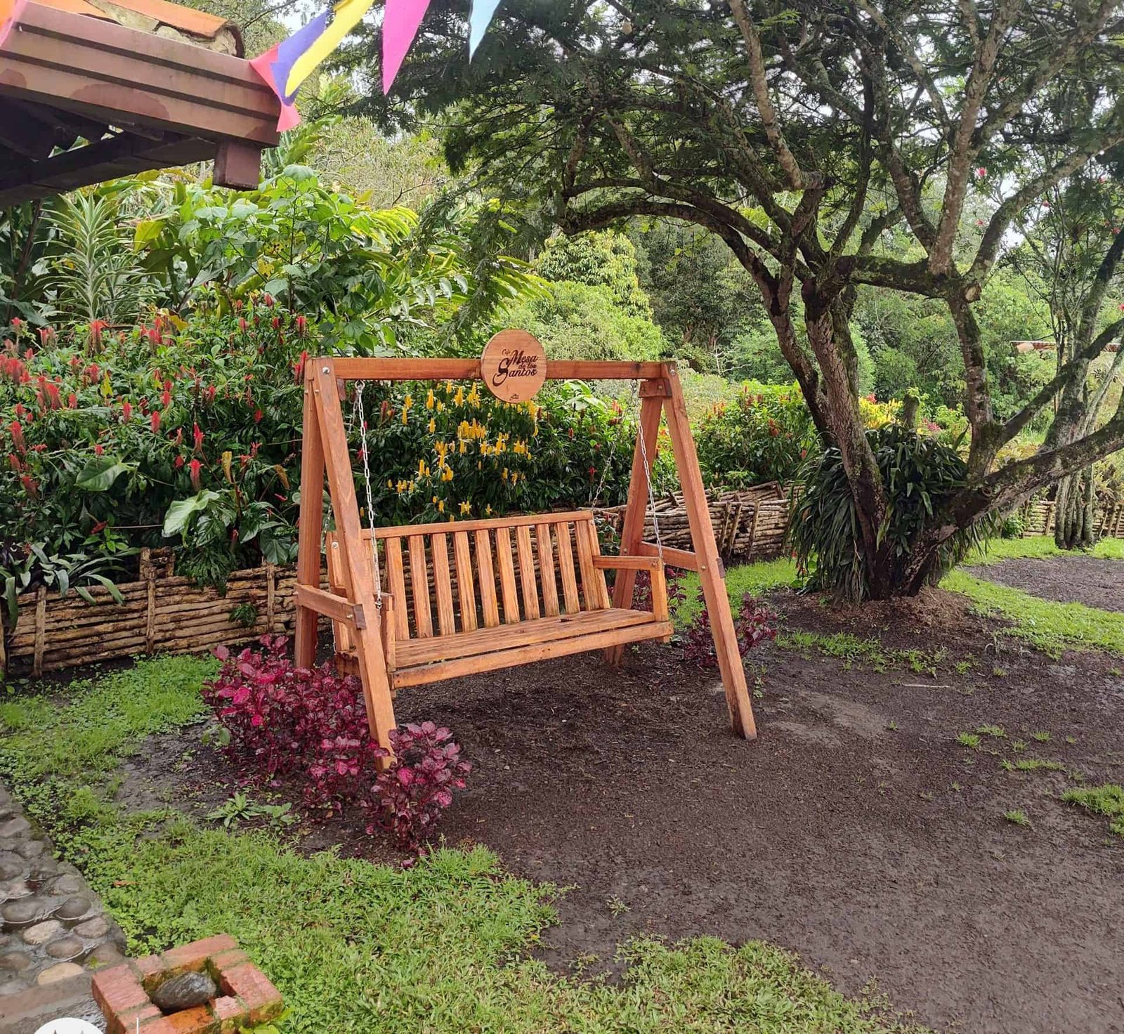 Mesa de los santos coffee bench