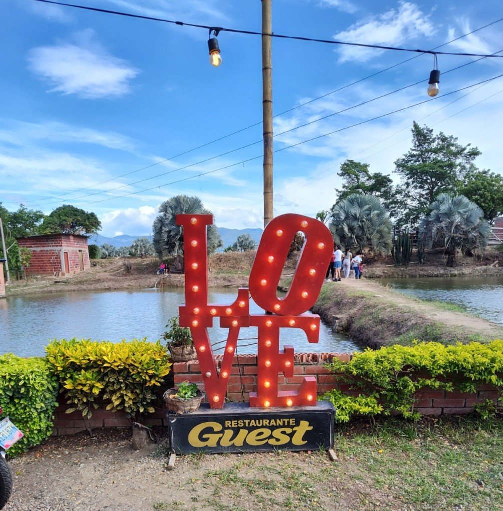 Dating and Relationships in Colombia: Culture, Expectations, and Connection