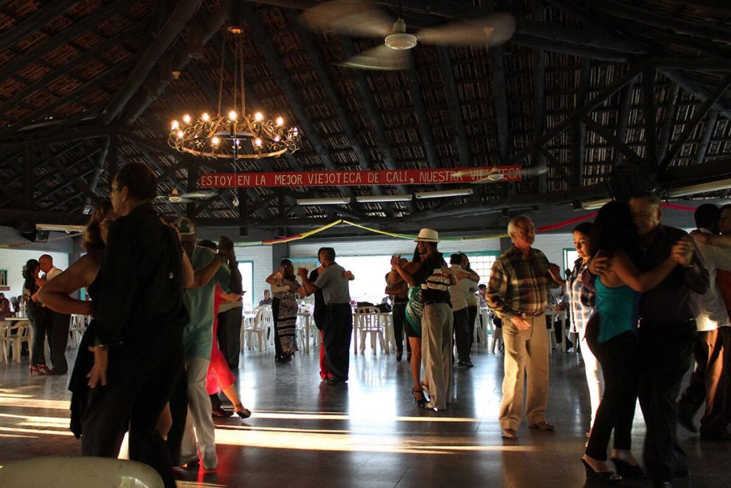 Salsa, Love, and Romance: The Ultimate Guide to Dating in Cali, Colombia